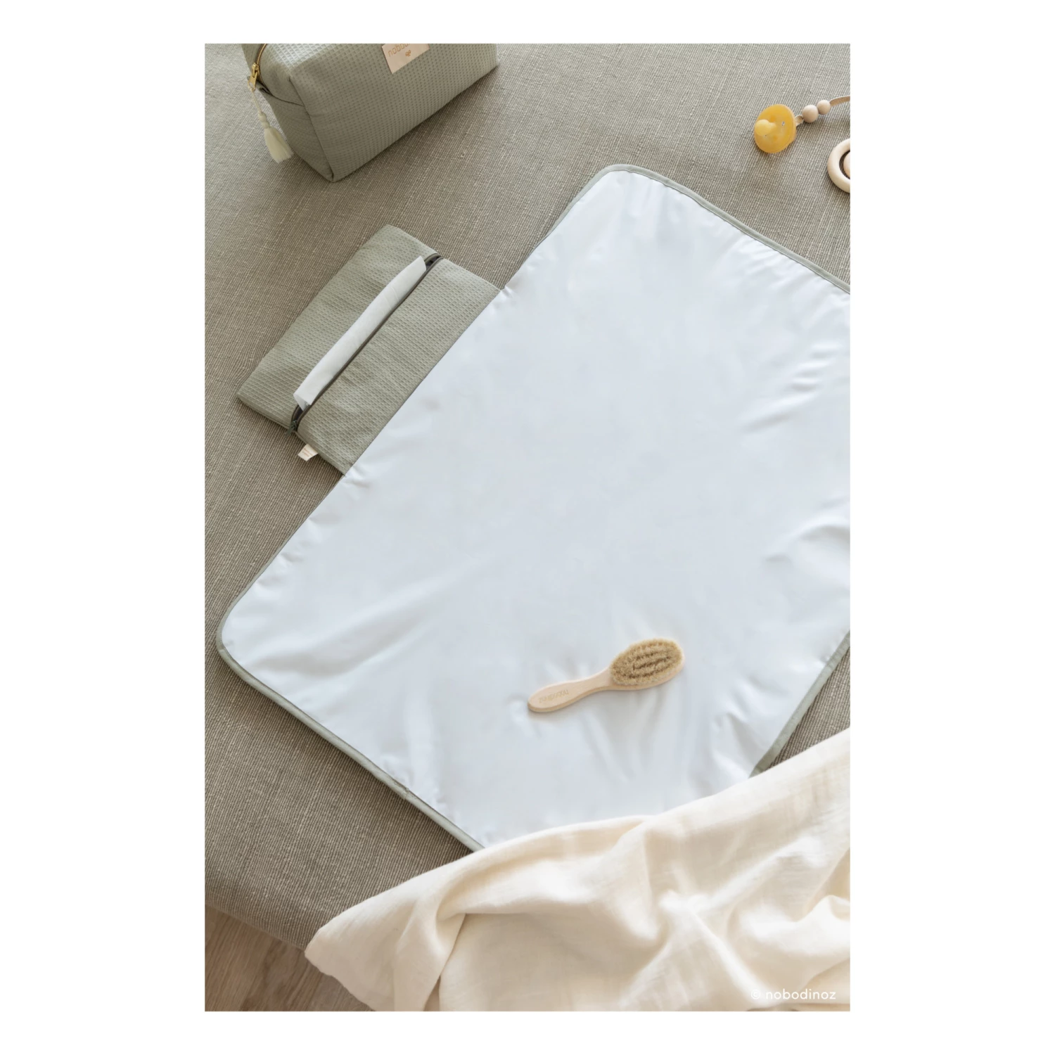 Hot Sale β Outlet π Mozart Organic Cotton Travel Changing Mattress Sage Nobodinoz Design Baby π₯° β - Image 3